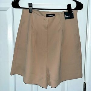 Express High Waisted Shorts khaki, size 6 (runs more like a size 4)